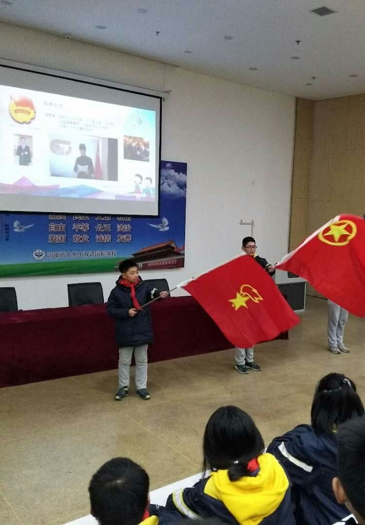 光榮入團，積極表率
